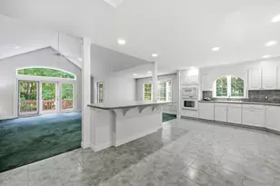 300 Pinehurst Dr, East Longmeadow, MA 01028 - Photo 9