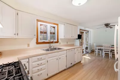 37 Stuart Rd, Rochester, MA 02770 - Photo 7