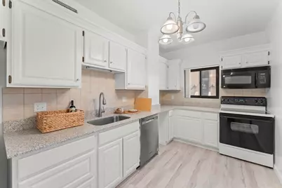 198 Locust St #105, Lynn, MA 01904 - Photo 5