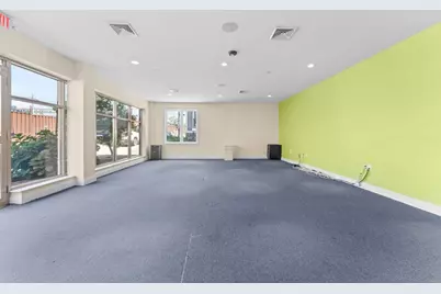 637 E 1st St, Boston, MA 02127 - Photo 3