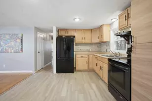 239 Hanson Dr, Springfield, MA 01128 - Photo 5