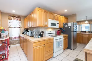 10 Fay St, Lowell, MA 01852 - Photo 13