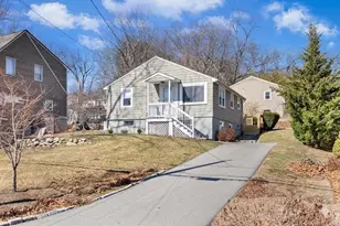 98 Lakeshore Dr, Marlborough, MA 01752 - Photo 1