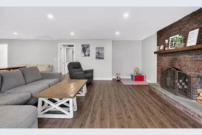 11 Pontiac Rd, Peabody, MA 01960 - Photo 7