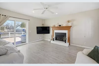 32 Oak Ln, Agawam, MA 01030 - Photo 11