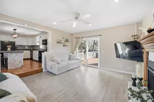 32 Oak Ln, Agawam, MA 01030 - Photo 9