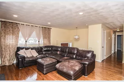 215 Trull Lane E, Lowell, MA 01852 - Photo 5