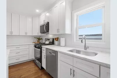 37 Stavely St, Lowell, MA 01852 - Photo 5