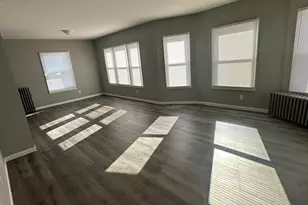 371 Dickinson St, Springfield, MA 01108 - Photo 3