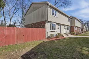 54 Yorktown Ct, Chicopee, MA 01020 - Photo 23