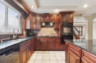 23 Emery St, Lowell, MA 01851 - Photo 9