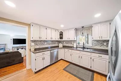 11 Worcester St, Taunton, MA 02780 - Photo 7