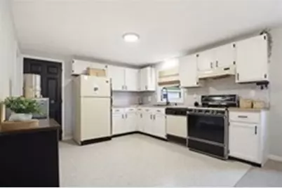 138 Howe St, Marlborough, MA 01752 - Photo 3