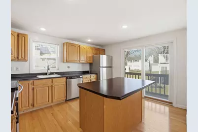 7 Atlas St, Worcester, MA 01604 - Photo 3