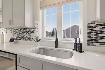 341 Courtney St, Fall River, MA 02720 - Photo 11