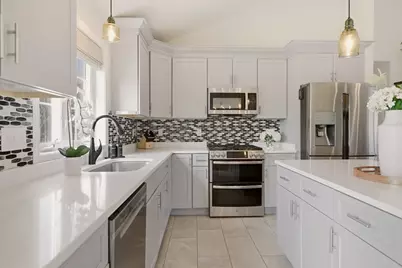 341 Courtney St, Fall River, MA 02720 - Photo 9