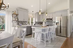 341 Courtney St, Fall River, MA 02720 - Photo 9