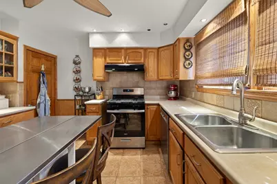 16 Morgan St, Fairhaven, MA 02719 - Photo 7