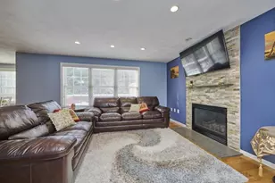 27 Cranberry Ln, Burlington, MA 01803 - Photo 7