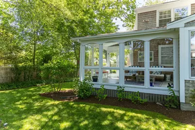 21 Woodlawn Ave, Tisbury, MA 02568 - Photo 9