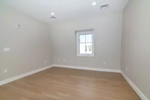 13 Arlington St, Somerville, MA 02145 - Photo 11