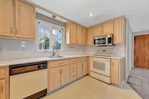 892 Highland St, Holliston, MA 01746 - Photo 13