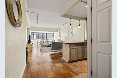 2 Hawthorne #17M, Boston, MA 02114 - Photo 9