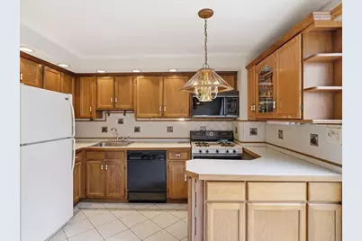 100 Roper St #D, Lowell, MA 01852 - Photo 3