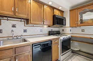 100 Roper St, Lowell, MA 01852 - Photo 5