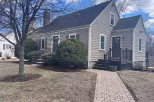 34 Plymouth Rd, Reading, MA 01867 - Photo 1