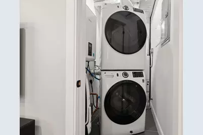 174 W 7th St. #2, Boston, MA 02127 - Photo 11