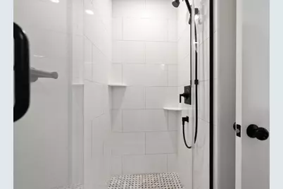 174 W 7th St. #2, Boston, MA 02127 - Photo 21