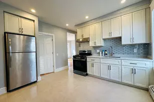 28 Melbourne St, Boston, MA 02124 - Photo 5