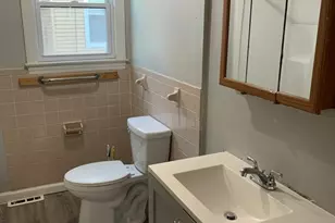 48 Acushnet Ave, Springfield, MA 01105 - Photo 9