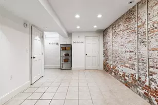 22 Joy St, Boston, MA 02114 - Photo 37