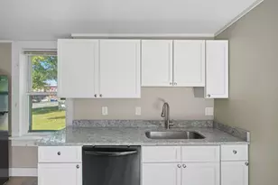 221 East St, Chicopee, MA 01020 - Photo 15