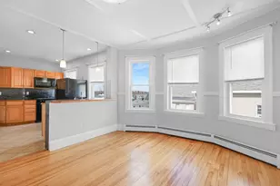 8 Cedar St, Haverhill, MA 01830 - Photo 3