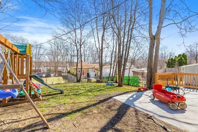 17 Vineyard St, Worcester, MA 01603 - Photo 3