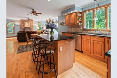 9 Santom St, Auburn, MA 01501 - Photo 3