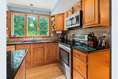 9 Santom St, Auburn, MA 01501 - Photo 5