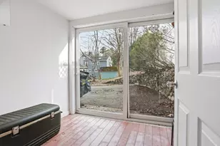 138 Pleasant St, Woburn, MA 01801 - Photo 21