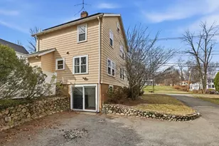 138 Pleasant St, Woburn, MA 01801 - Photo 23