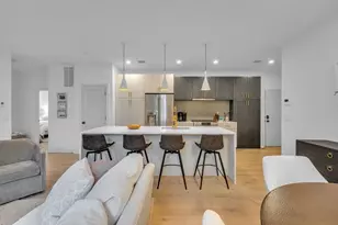 5245 Washington St, Boston, MA 02132 - Photo 9