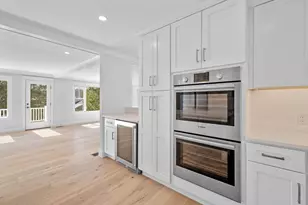 204 Green St, Marblehead, MA 01945 - Photo 7