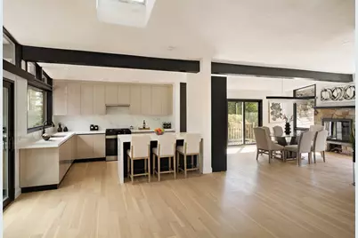 367 Newton St, Brookline, MA 02467 - Photo 9