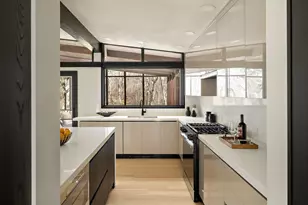 367 Newton St, Brookline, MA 02467 - Photo 11