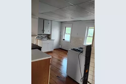 23 Suffolk St, Worcester, MA 01604 - Photo 13