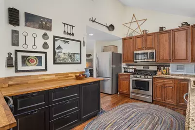 215 South St, Wrentham, MA 02093 - Photo 7