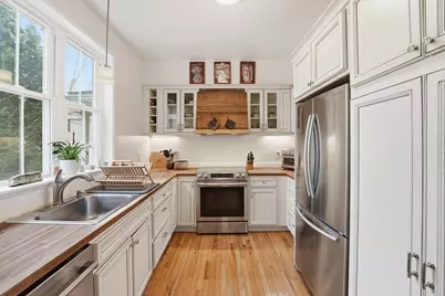 32 N Prospect St #5, Amherst, MA 01002 - Photo 5