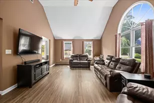 104 Alana Dr, Northbridge, MA 01534 - Photo 9